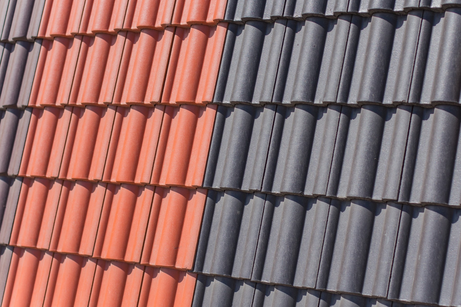 Dachówka betonowa, cementowa może stanowić alternatywę do dachówki ceramicznej
