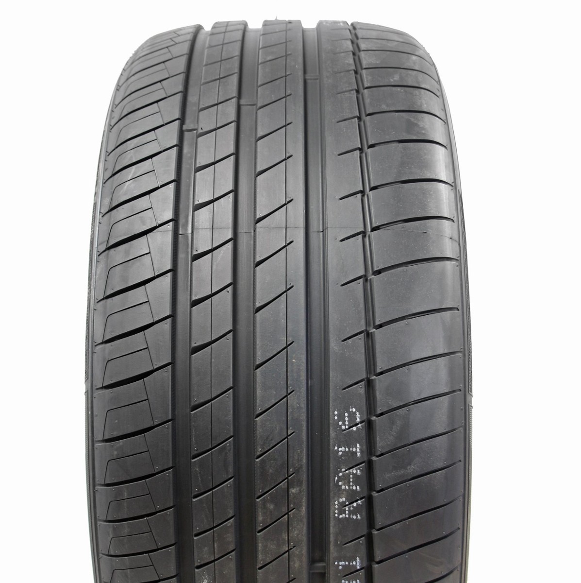 285/45R19 - TECHMOT